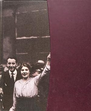 Image du vendeur pour The Long Weekend: A Social History of Great Britain 1918-1939 mis en vente par WeBuyBooks