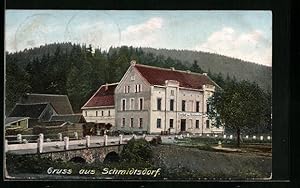 Ansichtskarte Schmidtsdorf, Gasthof zum Reichmacher mit Nebengebäuden, Strasse und Brücke