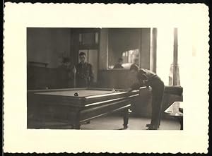 Seller image for Fotografie Billard Karambolage, Burschen spielen eine Partie for sale by Bartko-Reher