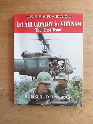 Bild des Verkufers fr 1st Air Cavalry in Vietnam - The First Team zum Verkauf von Antiquariat Birgit Gerl