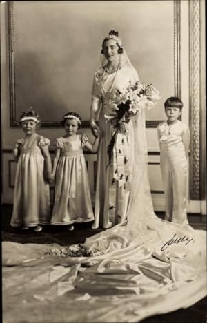 Ansichtskarte / Postkarte Prinzessin Ingrid von Schweden, Königin von Dänemark, Portrait im Hochz...