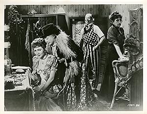 "ZAZA" Réalisé par George CUKOR en 1939 avec de gauche à droite: Claudette COLBERT, Helen WESTLEY...