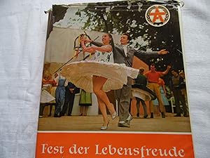 Immagine del venditore per Fest der Lebensfreude - Die Arbeiterfestspiele in Wort und Bild venduto da Antiquariat Machte-Buch