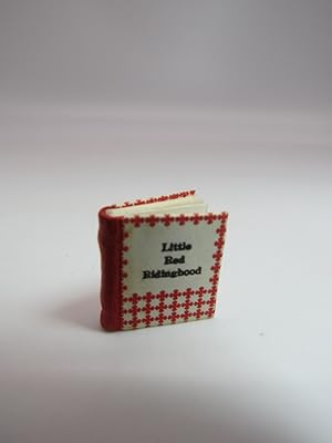 LITTLE RED RIDING HOOD (MICRO MINIATURE BOOK)