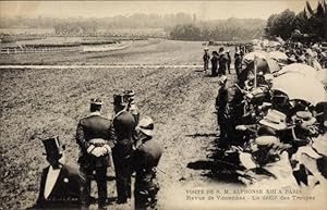 Seller image for Ansichtskarte / Postkarte Paris XII Vincennes, Visite de S. M. Alphonse XIII, Revue de Vincennes, Le defile des Troupes for sale by akpool GmbH