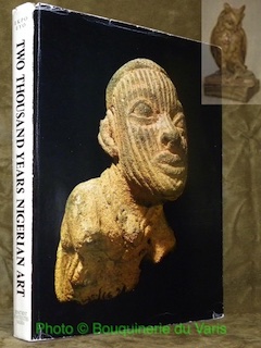 Bild des Verkufers fr Two Thousand Years Nigerian Art. Photographs Andr and Ursula Held. zum Verkauf von Bouquinerie du Varis