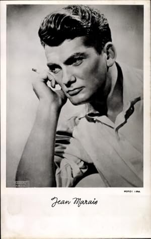 Ansichtskarte / Postkarte Schauspieler Jean Marais, Portrait mit Zigarette