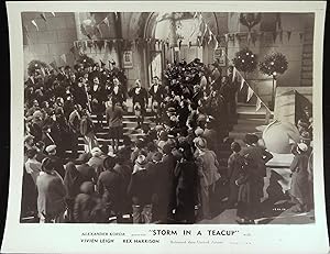 Bild des Verkufers fr Storm in a Teacup 8 X 10 Still 1938 Vivien Leigh, Rex Harrison, Ursula Jeans zum Verkauf von AcornBooksNH