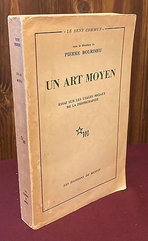 Imagen del vendedor de Un art moyen: essai sur les usages sociaux de la photographie (Le Sens Commun) a la venta por Palimpsest Scholarly Books & Services