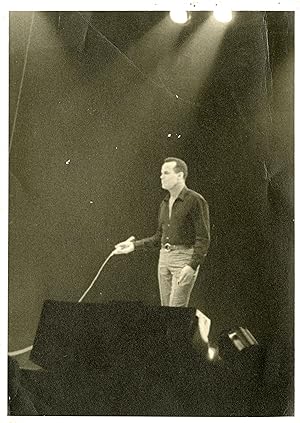 "Harry BELAFONTE" Photo originale dédicacée au dos prise au Palais des Sports de Paris le 29 mars...