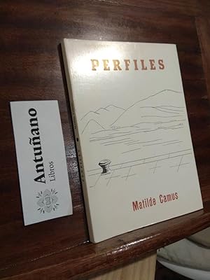 Imagen del vendedor de Perfiles a la venta por Libros Antuano