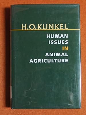 Bild des Verkufers fr Human Issues in Animal Agriculture (Volume 2) (Texas A&M University Agriculture Series) zum Verkauf von GuthrieBooks