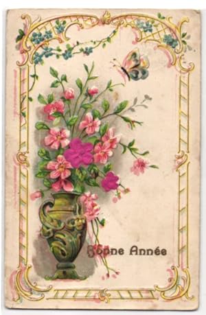 Stoff-Präge-Ansichtskarte Schmetterling und Vase mit Blumen, z. T. aus Stoff