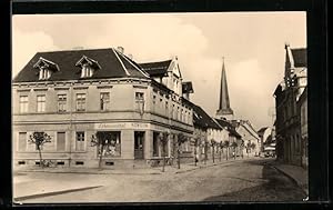 Ansichtskarte Sandersleben /Kr. Hettstedt, Friedensstrasse mit Kirche