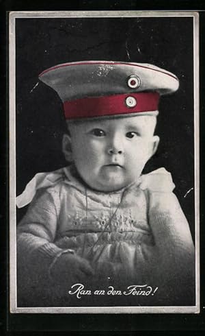 Bild des Verkufers fr Ansichtskarte Ran an den Feind!, Kleinkind mit Soldatenmtze zum Verkauf von Bartko-Reher