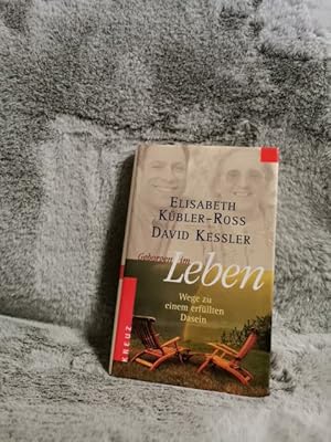 Seller image for Geborgen im Leben : Wege zu einem erfllten Dasein. Elisabeth Kbler-Ross ; David Kessler. Aus dem Amerikan. von Susanne Schaup for sale by TschaunersWelt