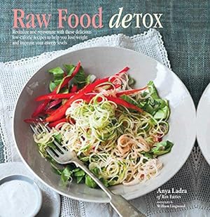 Imagen del vendedor de Raw Food Detox: Revitalize and rejuvenate with these delicious low-calorie recipes to help you lose weight and improve your energy levels a la venta por WeBuyBooks