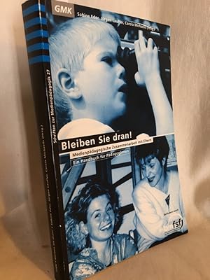 Seller image for Bleiben Sie dran!: Medienpdagogische Zusammenarbeit mit Eltern, Ein Handbuch fr PdagogInnen. (= Schriften zur Medienpdagogik 27). for sale by Versandantiquariat Waffel-Schrder