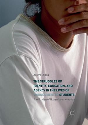 Imagen del vendedor de The Struggles of Identity, Education, and Agency in the Lives of Undocumented Students a la venta por BuchWeltWeit Ludwig Meier e.K.
