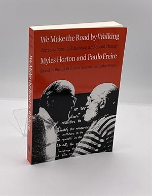Immagine del venditore per We Make the Road by Walking Conversations on Education and Social Change venduto da True Oak Books