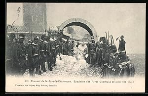 Carte postale St-Pierre-de-la-Chartreuse, Expulsion des Pères Chartreux 29 avril 1903, Couvent de...