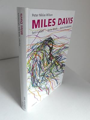 Bild des Verkufers fr Miles Davis: Sein Leben, seine Musik, seine Schallplatten. - Mit Fotos von Val Wilmer und Ralph Quinke. zum Verkauf von Antiquariat Maralt