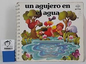 Imagen del vendedor de Un agujero en el agua a la venta por MONKEY LIBROS