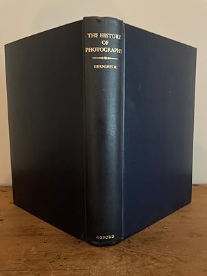 Imagen del vendedor de THE HISTORY OF PHOTOGRAPHY, FROM THE EARLIEST USE OF THE CAMERA OBSCURA IN THE ELEVENTH CENTURY TO 1914 a la venta por Jim Hodgson Books