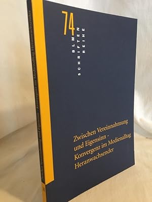 Bild des Verkufers fr Zwischen Vereinnahmung und Eigensinn - Konvergenz im Medienalltag Heranwachsender: Erster Untersuchungsabschnitt zur Studie "Umgang Heranwachsender mit Konvergenz im Medienensemble". (= BLM-Schriftenreihe Band 74). zum Verkauf von Versandantiquariat Waffel-Schrder