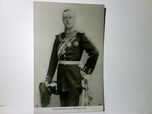 Seller image for Militaria. Prinz Heinrich der Niederlande. Alte Ansichtskarte / Postkarte s/w, ungel., beschrieben, um 1910 ?. Portrait, viele Auszeichnungen. Holland, Adel, Monarchie. Nr. 7088. for sale by ABC Versand e.K.