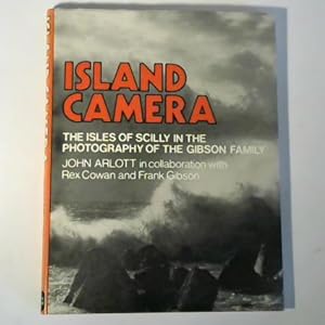 Bild des Verkufers fr Island Camera. Isles of Scilly in the Photography of the Gibson Family zum Verkauf von Celler Versandantiquariat