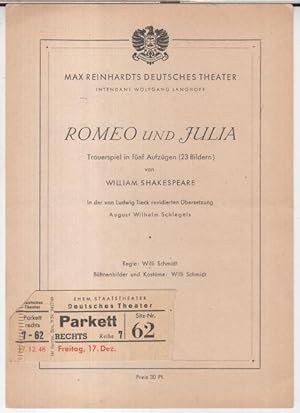 Bild des Verkufers fr Programmzettel zu: Romeo und Julia. Trauerspiel in fnf Aufzgen ( 23 Bildern ) von William Shakespeare. - In der von Ludwig Tieck revidierten bersetzung August Wilhelm Schlegels. - Regie, Bhnenbilder und Kostme: Willi Schmidt. - Darsteller: Wolfgang Khne, Gnther Meyer, Artur Malkowsky, Ernst Sattler, Hannsgeorg Laubenthal, Ingo Osterloh, Johanna Bassermann u. a. - zum Verkauf von Antiquariat Carl Wegner