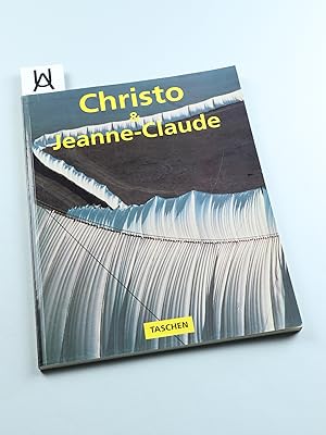 Seller image for Christo & Jeanne-Claude. Mit Fotografien von Wolfgang Volz. for sale by Antiquariat Uhlmann