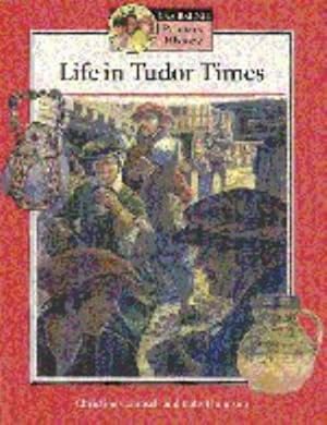 Imagen del vendedor de Life in Tudor Times Student's book (Cambridge Primary History) a la venta por WeBuyBooks