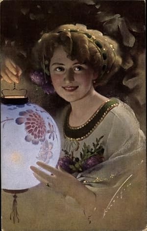Künstler Ansichtskarte / Postkarte Fireflies, Portrait einer Frau mit Lampion in der Hand, Novita...