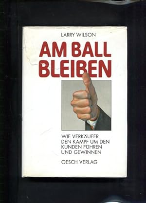 Seller image for Am Ball bleiben. Wie Verkufer den Kampf um den Kunden fhren und gewinnen for sale by Antiquariat Buchkauz