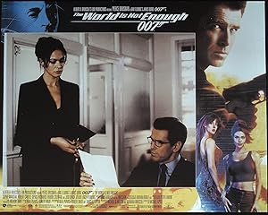 Imagen del vendedor de The World is Not Enough Lobby Card 1999 Pierce Brosnan, Sophie Marceau a la venta por AcornBooksNH