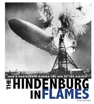 Bild des Verkufers fr Hindenburg in Flames : How a Photograph Marked the End of the Airship zum Verkauf von GreatBookPrices