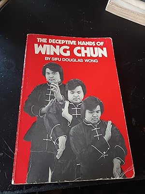 Imagen del vendedor de The Deceptive Hands of Wing Chun a la venta por La Bibliothque de Darcy