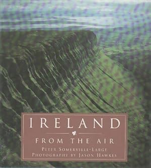 Bild des Verkufers fr Ireland from the air - Peter Somerville-Large zum Verkauf von Book Hmisphres