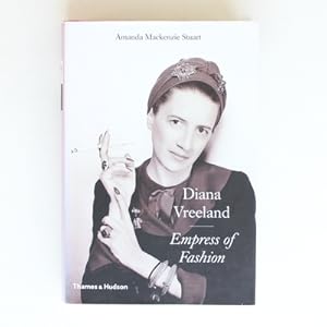 Immagine del venditore per Diana Vreeland: Empress of Fashion venduto da Fireside Bookshop