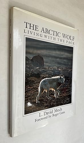 Immagine del venditore per The Arctic Wolf: Living With the Pack; Foreword by Roger Caras venduto da BIBLIOPE by Calvello Books