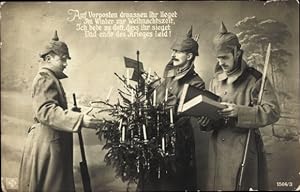 Ansichtskarte / Postkarte Glückwunsch Weihnachten, Deutsche Soldaten in Uniformen, Tannenbaum