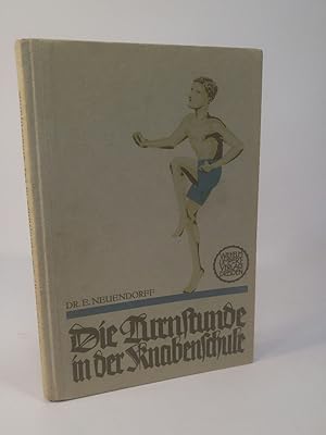 Imagen del vendedor de Die Turnstunde in der Knabenschule - Ein Hilfsbuch zu den neuen amtlichen Lehrplnen Preuens fr die Leibesbungen a la venta por ANTIQUARIAT Franke BRUDDENBOOKS