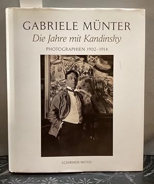 Imagen del vendedor de Gabriele Mnter : die Jahre mit Kandinsky ; Photographien 1902 - 1914 ; [anllich der Ausstellung Gabriele Mnter - Die Jahre mit Kandinsky, Photographien 1902 - 1914, Stdtische Galerie im Lenbachhaus, Mnchen, 10. Februar bis 3. Juni 2007]. Gabriele-Mnter-und-Johannes-Eichner-Stiftung ; Lenbachhaus Mnchen a la venta por Kepler-Buchversand Huong Bach