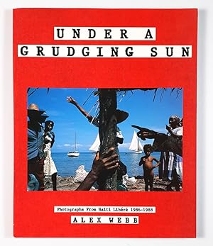 Bild des Verkufers fr Under a grudging sun. Photographs from Haiti Libr 1986-1988. zum Verkauf von Unterwegs Antiquariat M.-L. Surek-Becker