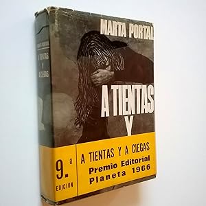 Seller image for A tientas y a ciegas for sale by MAUTALOS LIBRERA
