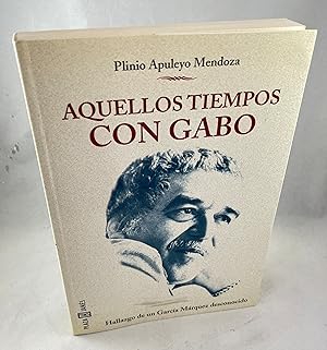 Bild des Verkufers fr Aquellos Tiempos Con Gabo zum Verkauf von Lost Paddle Books, IOBA