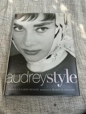 Imagen del vendedor de Audrey Style a la venta por Anytime Books