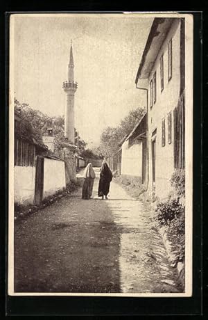 Bild des Verkufers fr Ansichtskarte Sarajevo, Strassenpartie mit Turm und zwei Frauen zum Verkauf von Bartko-Reher